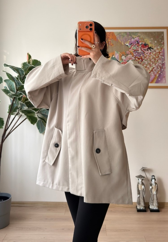 Dik Yaka Cepli Oversize Kısa Trençkot Bej