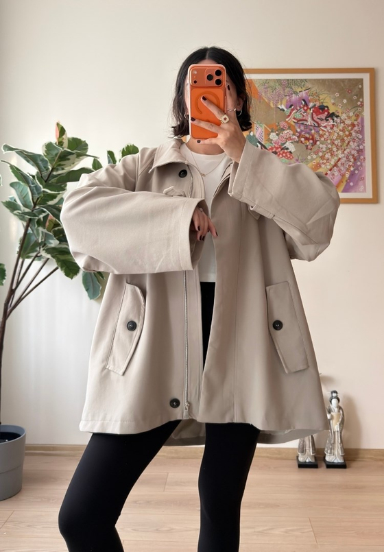 Dik Yaka Cepli Oversize Kısa Trençkot Bej