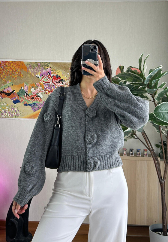 Gül Detaylı Hırka Füme