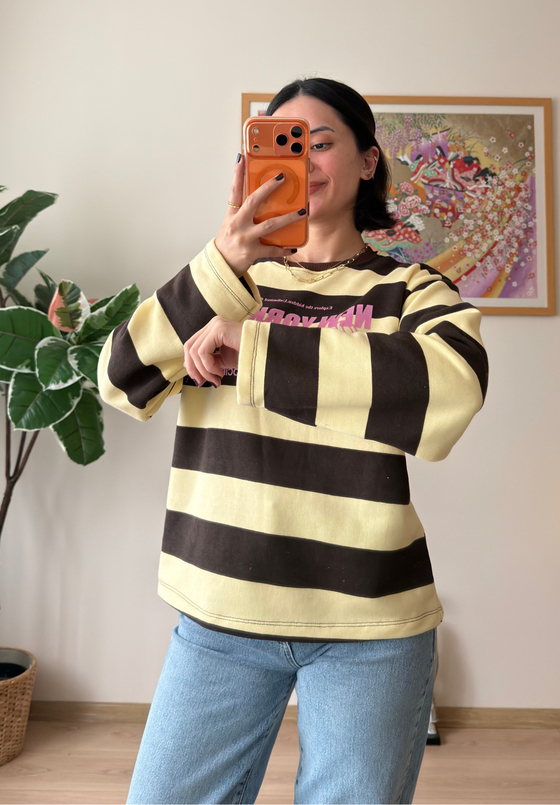 Kalın Çizgili New York Baskılı Oversize Sweatshirt Kahve
