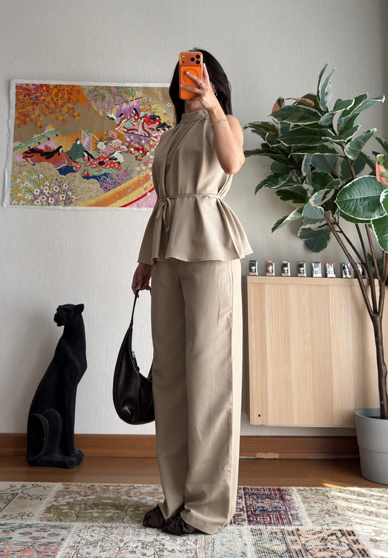 Kolsuz Büzgü Detaylı Keten Takım Vizon
