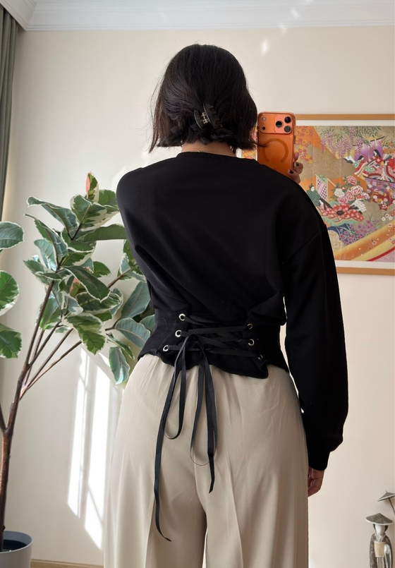 Korse Detaylı Bağcıklı Sweatshirt Siyah