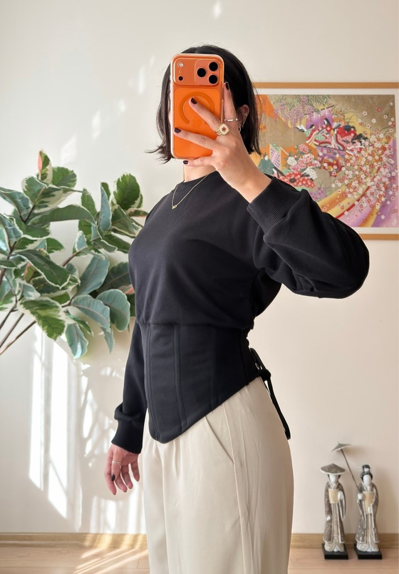 Korse Detaylı Bağcıklı Sweatshirt Siyah
