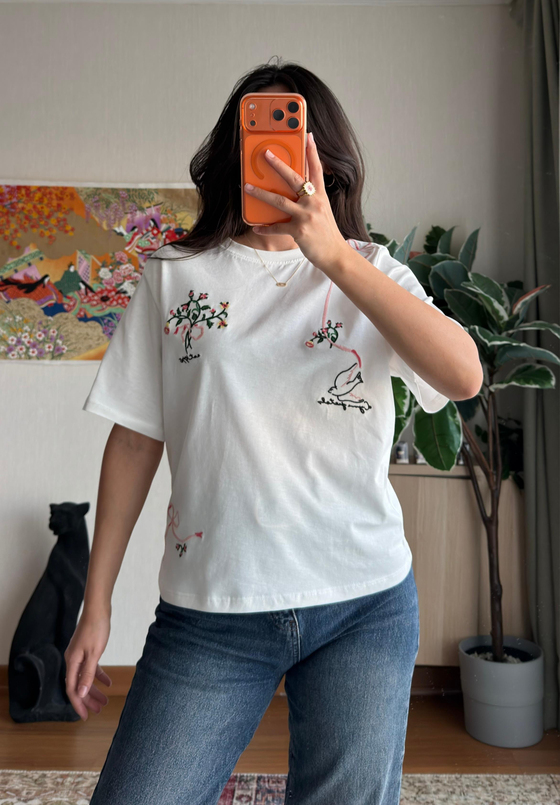 Kuş Nakışlı Basic T-Shirt