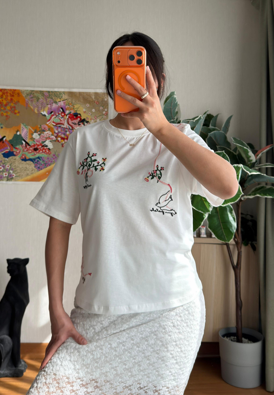 Kuş Nakışlı Basic T-Shirt