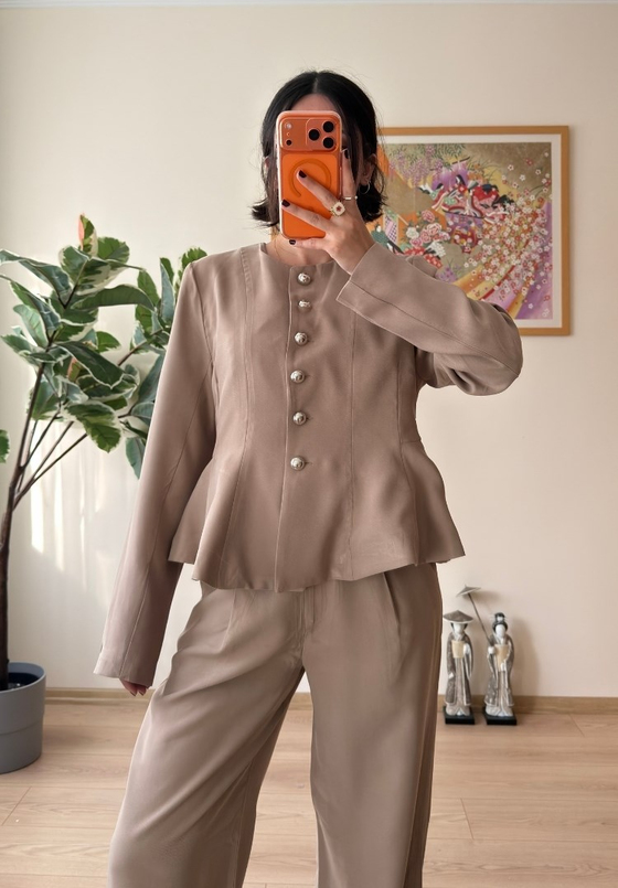Metal Düğmeli Peplum Ceket Bej
