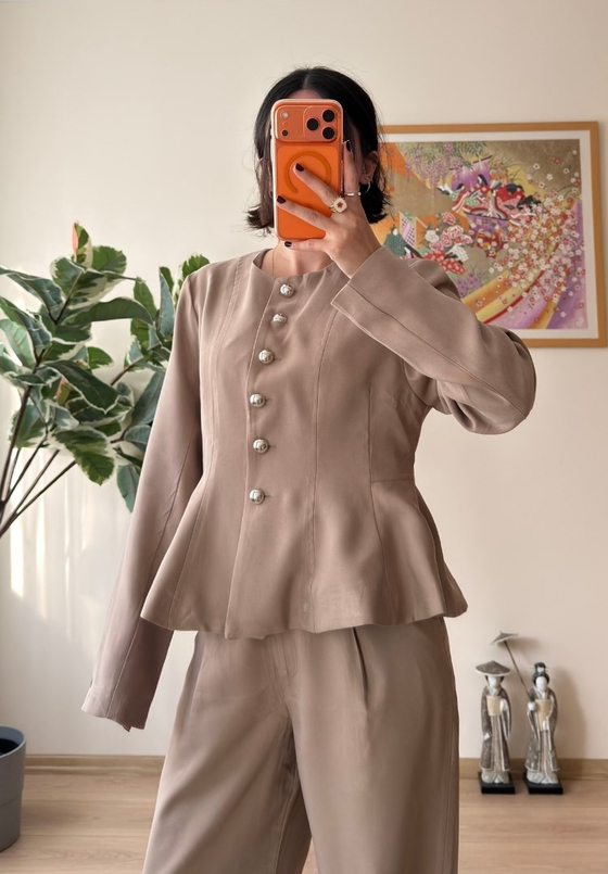 Metal Düğmeli Peplum Ceket Bej