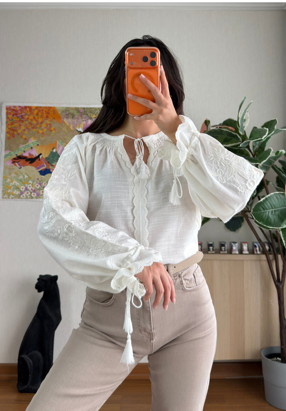 Shiro İşlemeli Dantel Bluz