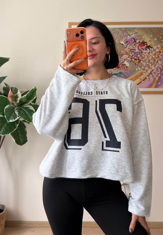 Sırtı Yıldız Baskılı Üç İplik Oversize Sweatshirt Gri