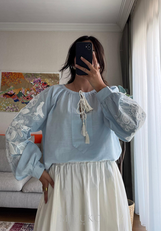 Tani Kolları Nakışlı Bluz 