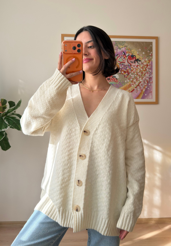 V Yaka Düğmeli Oversize Uzun Hırka Ekru
