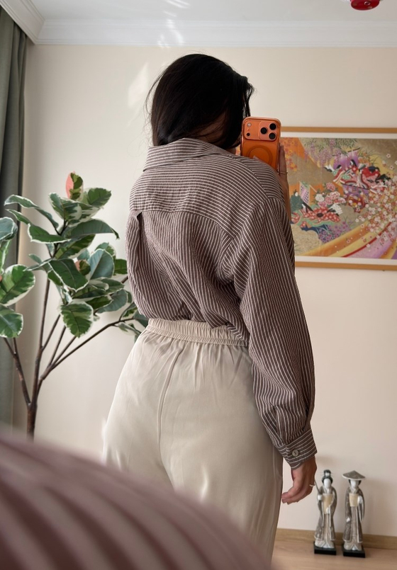 Yuiki V Yaka Çizgili Gömlek Kahve