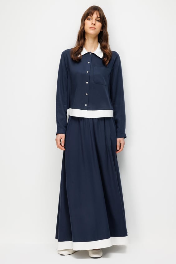 100% natuurlijke LyoCELL maxi-rok met soepele draperie en afwerking van zachte stof - marineblauw