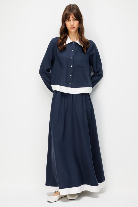 100% natuurlijke LyoCELL maxi-rok met soepele draperie en afwerking van zachte stof - marineblauw