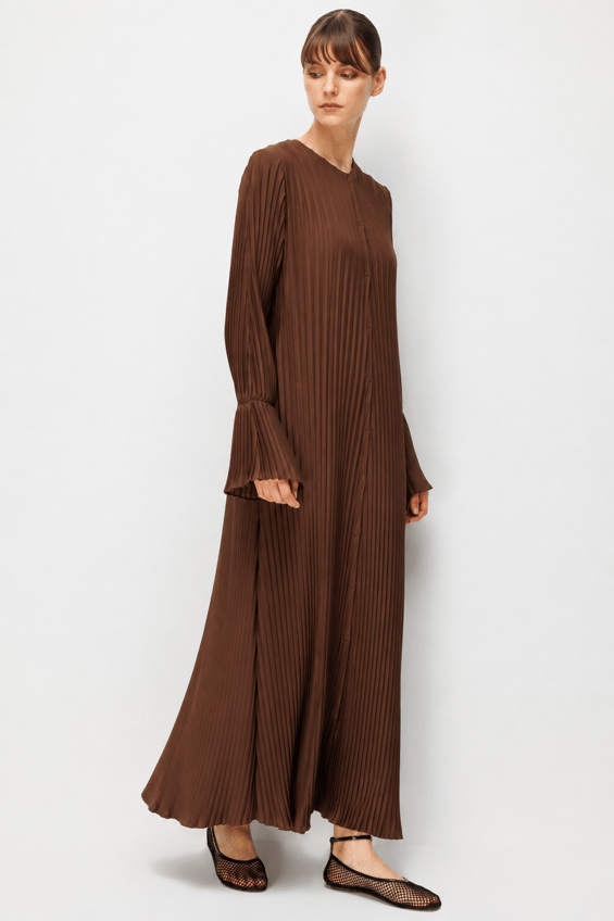 Ön tərəfində düymə ilə bağlanan 100% sintetik örtüklü tam qatlı abaya - Qəhvəyi