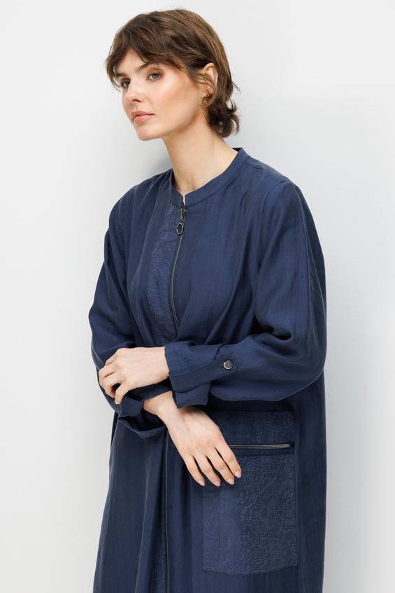 80% natuurlijke LyoCELL gedrapeerde, zachte abaya met afwisselend patroon, versieringen op het lijf en de zakken - Marineblauw