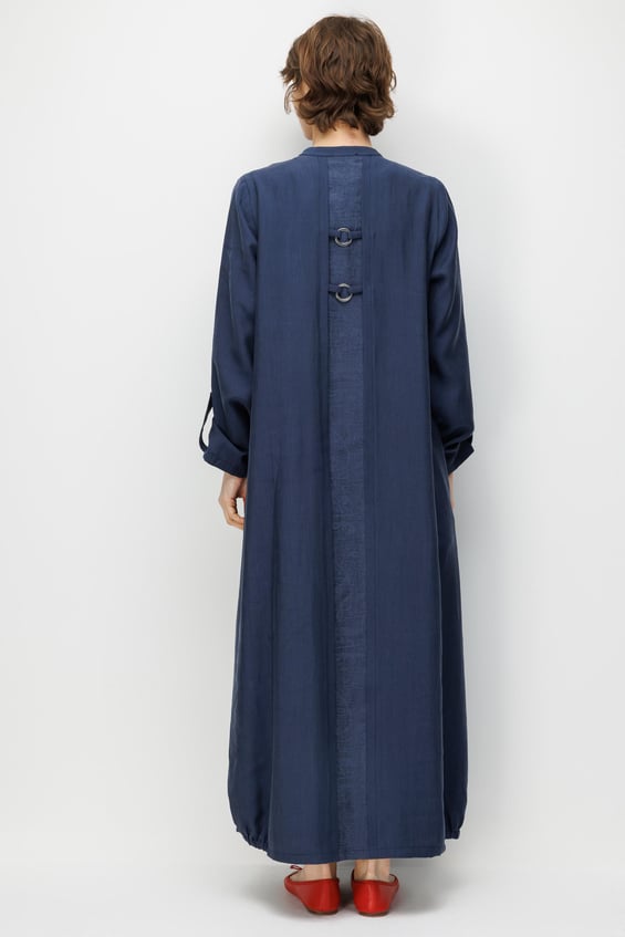 80% natuurlijke LyoCELL gedrapeerde, zachte abaya met afwisselend patroon, versieringen op het lijf en de zakken - Marineblauw
