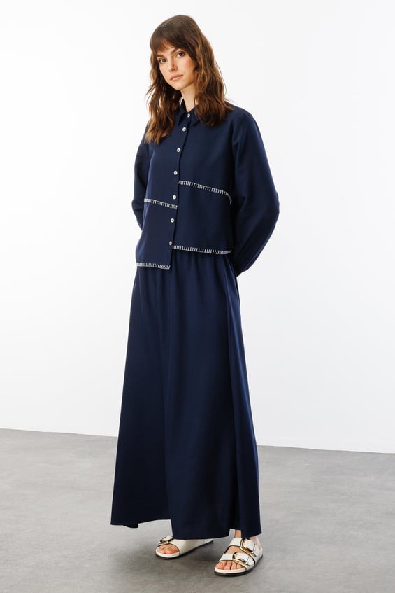 Rok/tuniekset met zijdeachtige textuur en geborduurde rand - Marineblauw