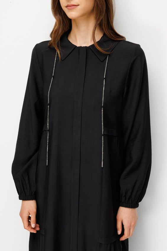 Goldy 85% LyoCELL Soft Fabric Timeless Maxi Tunika-Kleid mit Kragenkette - Schwarz