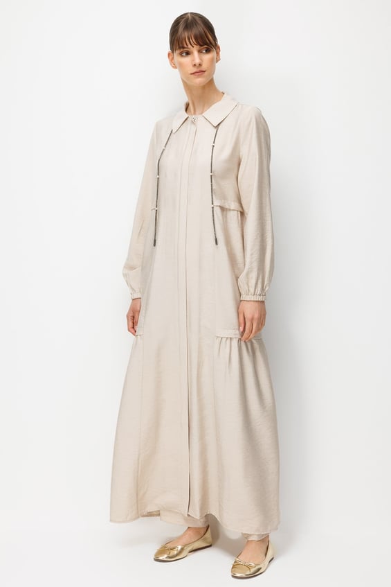 Goldy Maxi-Tunika-Kleid aus 85 % LyoCELL-Stoff, weich und zeitlos, mit Kragenkette und Verzierungen