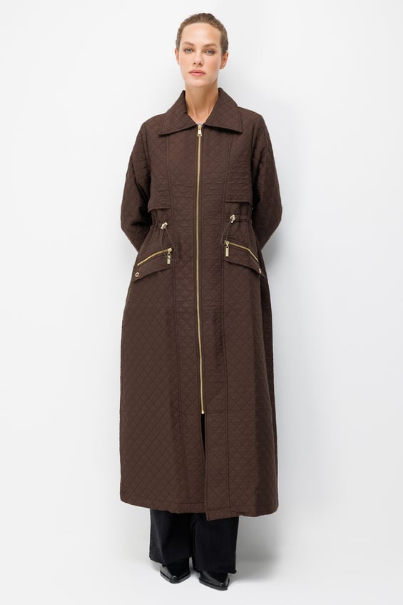 Long coat with zipper closure and pocket details, made from Jacquard quilted fabric - Brown.