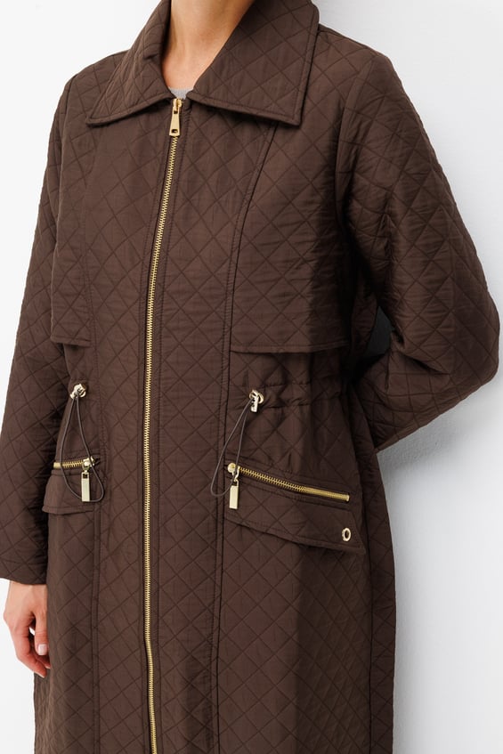 Long coat with zipper closure and pocket details, made from Jacquard quilted fabric - Brown.
