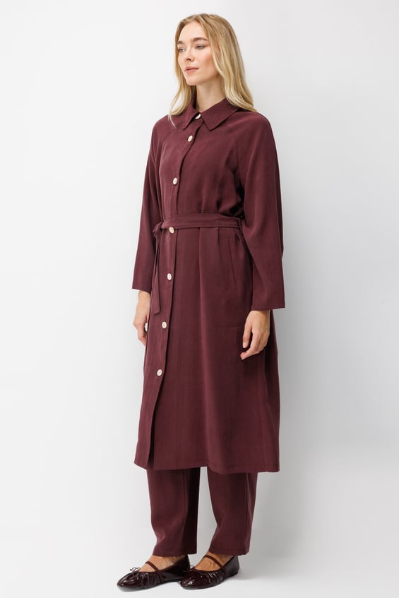 Premium Doğal ve Akıcı Kumaştan Reglan Kollu Düğmeli Midi Trenç-Bordo