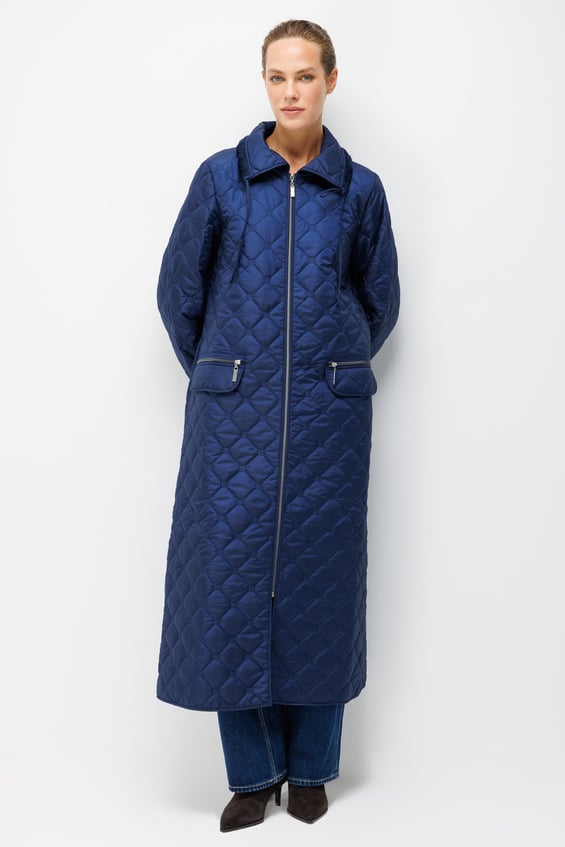 Zachte pluche binnenlaag en speciaal geborduurd patroon. Dunne, lichtgewicht, tijdloze, op maat gemaakte jas/blazer - marineblauw