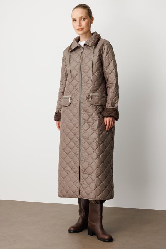 Soft Peluş İç Katman ve Özel Nakış Desenli İnce Hafif Zamansız Özel Üretim Kaban Manto-Vizon