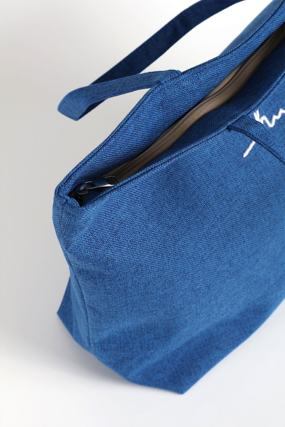 HaşemaHaşema حقيبة شاطئ زرقاء من الكتان لها شعار مطرز 21