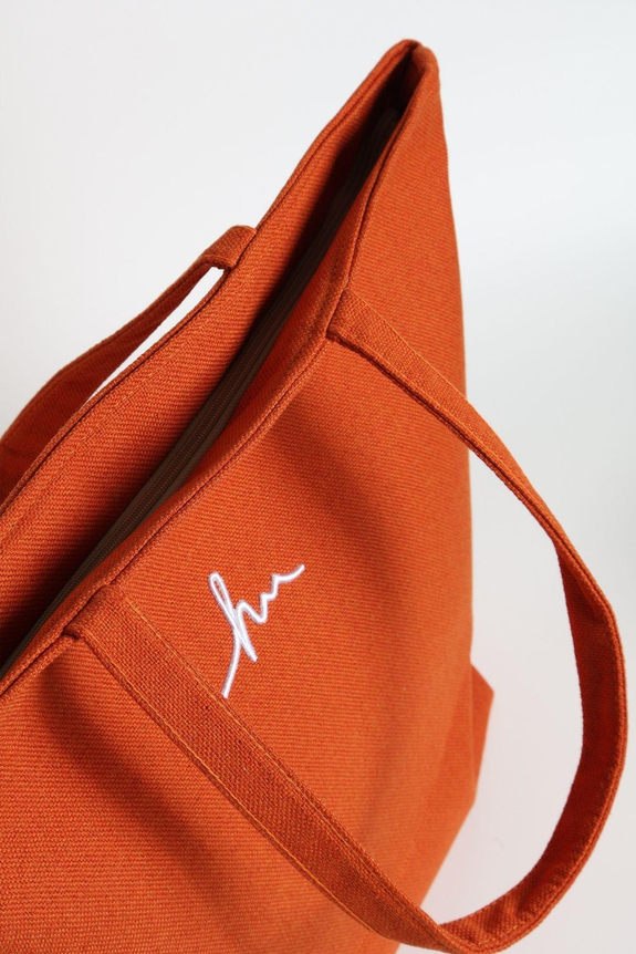 HaşemaHaşema حقيبة شاطئ برتقالية من الكتان لها شعار مطرز 21