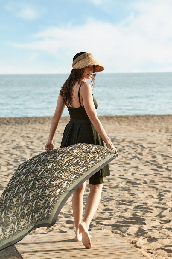 HaşemaHaşema طقم - بدلة سباحة سوداء من القماش اللامع 3 قطع بتغطية جزئية 5053