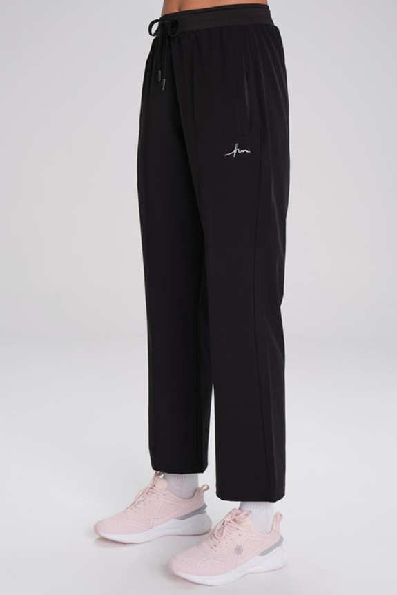 HaşemaHaşema بنطال رياضي أسود بقصة إسبانية من مجموعة Active ACT-2