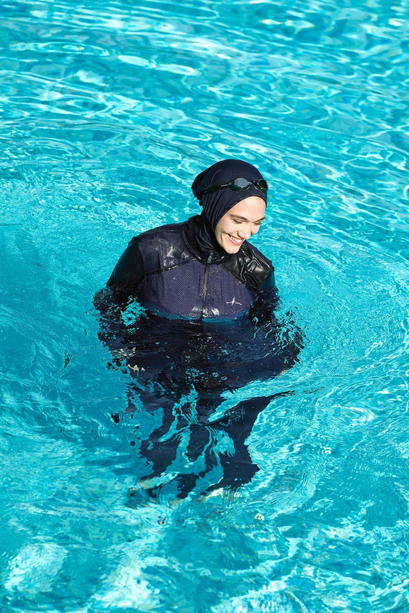 HaşemaHaşema طقم سباحة كحلي 6 قطع للمحجبات بقماش مطاطي من سلسلة الأداء العالي H-Per50 2020