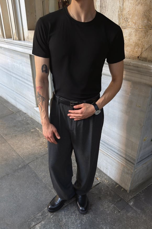 Basic Slim Fit Siyah Tişört
