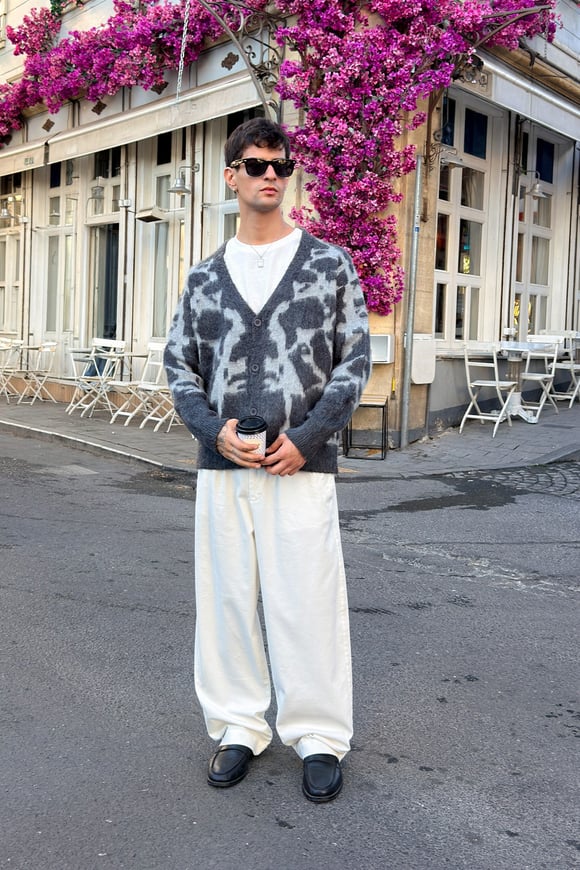 Cow Smoked-Grey V-Knit