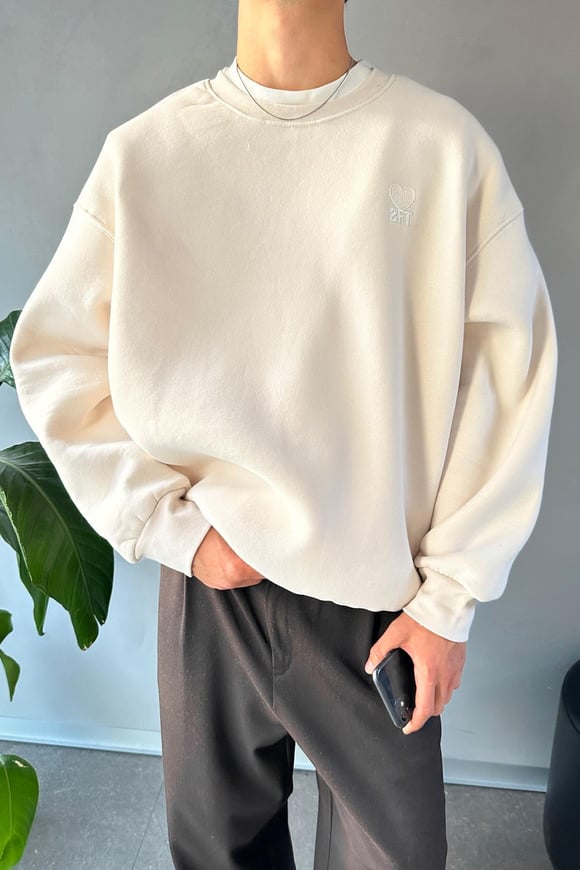 Heart Nakışlı Bisiklet Yaka Bej Sweatshirt