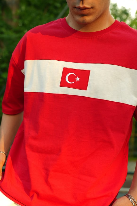 Türkiye Bayrak Nakışlı Kırmızı Tişört
