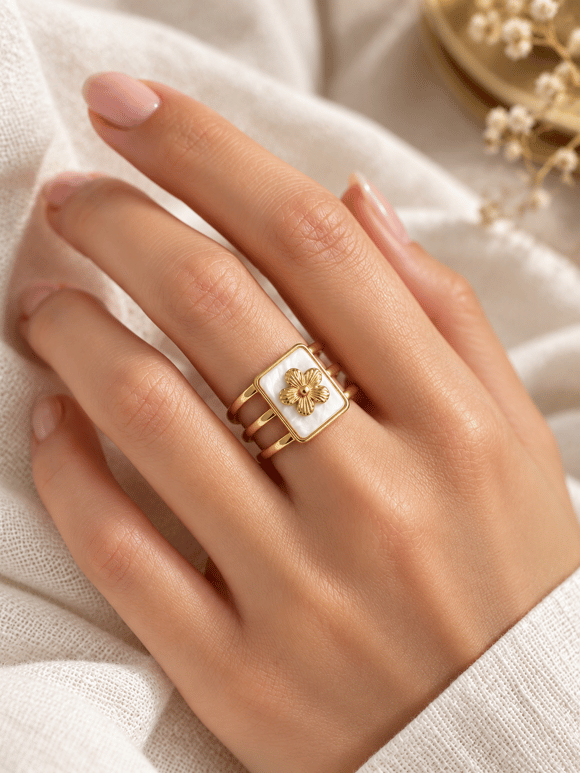 Retrobird White Mother-of-Pearl Look Flower Patterned Adjustable Vintage Ring