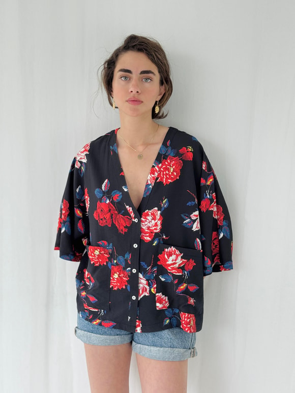 Retrobird Tasarım V Yaka Çiçekli Siyah Kimono Gömlek