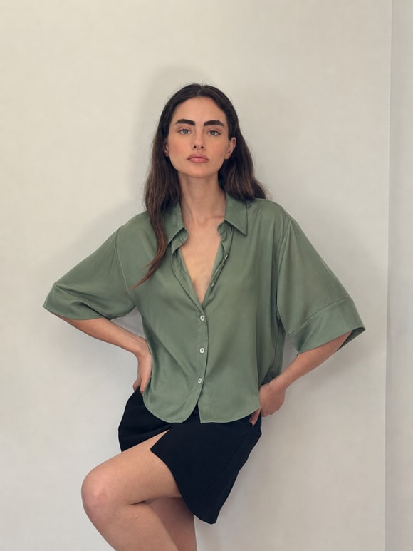 Retrobird Haki Renkli Saten Görünümlü Retro Model Bol Kısa Kol Kadın Gömlek