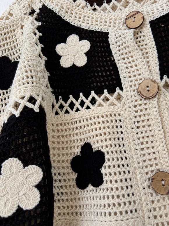 Retrobird Lottie Çiçek Motifli Düğmeli Krem - Siyah Kroşe Hırka