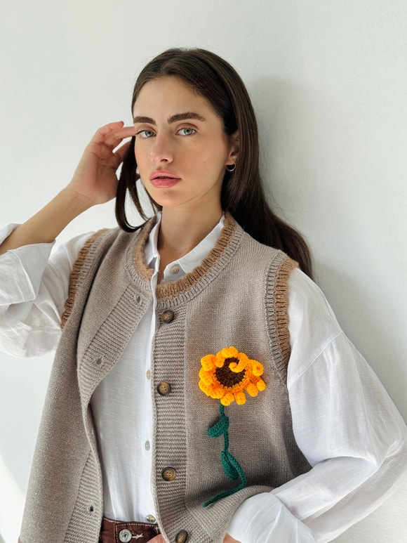 Retrobird Design Embroidered Sunflower Embossed Light Gray Glittery Vest