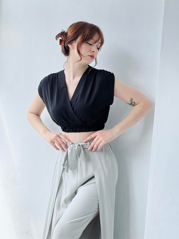 Kleopatra Kruvaze Crop Siyah Bluz