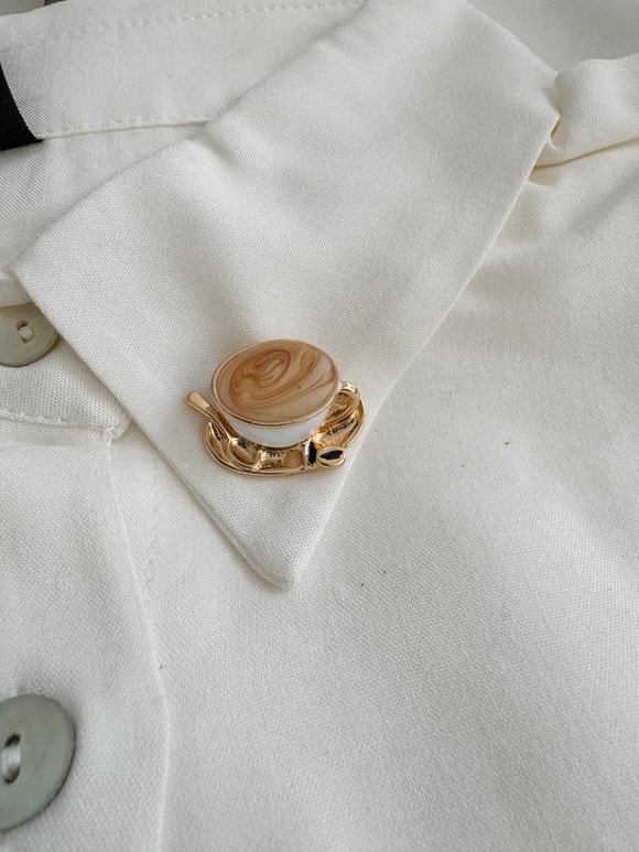 Retrobird Design White-Coffee Latte Brooch Lapel Pin