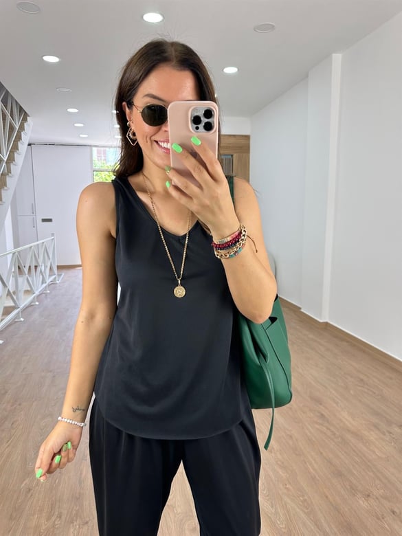 %100 Modal V Yaka Basic Tişört Siyah 