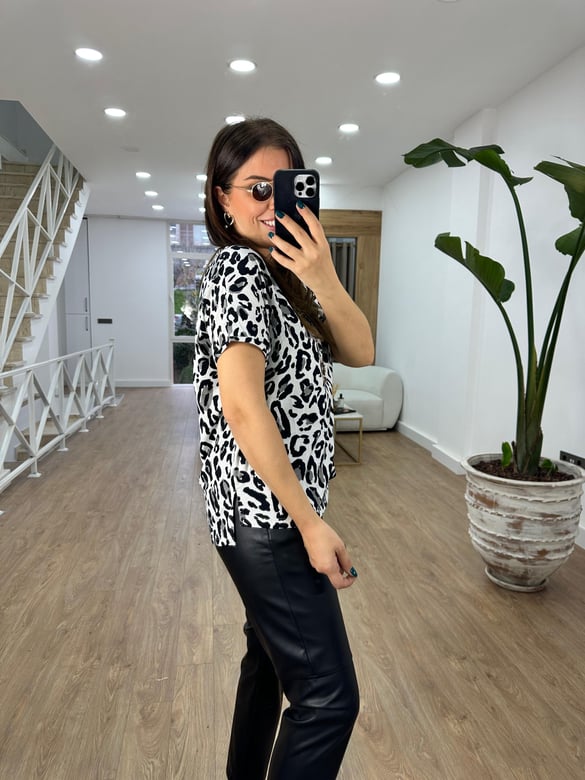 %100 Pamuk Leopar Desen Tshirt-Ekru-Siyah