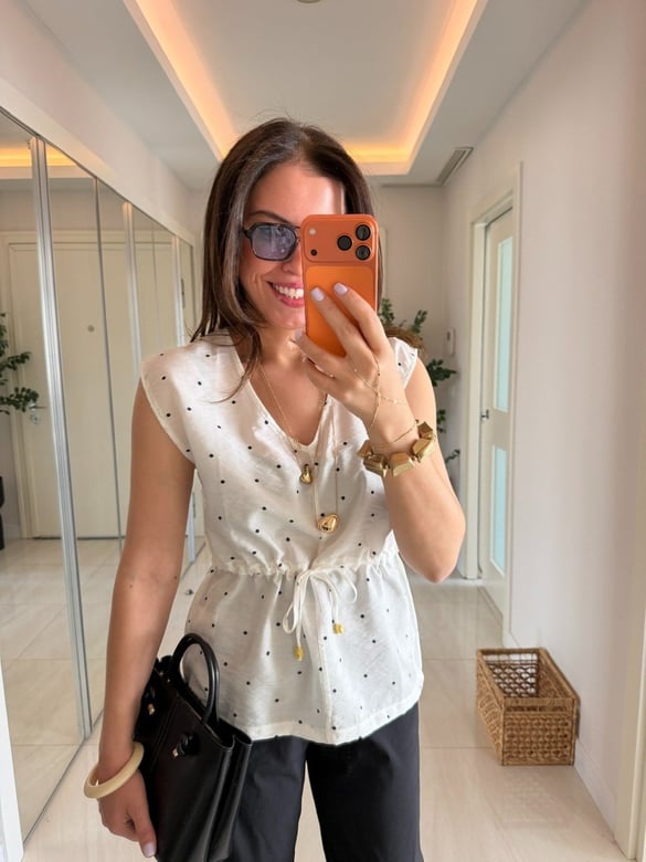 Beli Büzgülü Siyah Puantiyeli Bluz 