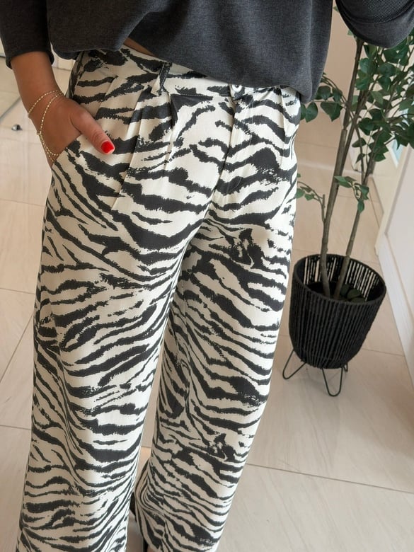 Yüksek Bel Zebra Desen Bol Paça Pantolon