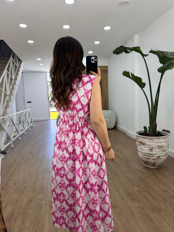 Arka Beli Lastikli Yandan Yırtmaçlı Tiril Elbise-Pembe
